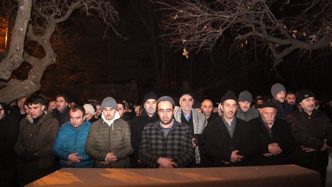 Malatya'da yıkılan binanın enkazında hayatını kaybeden Bedih Kış Ahlat'ta toprağa verildi