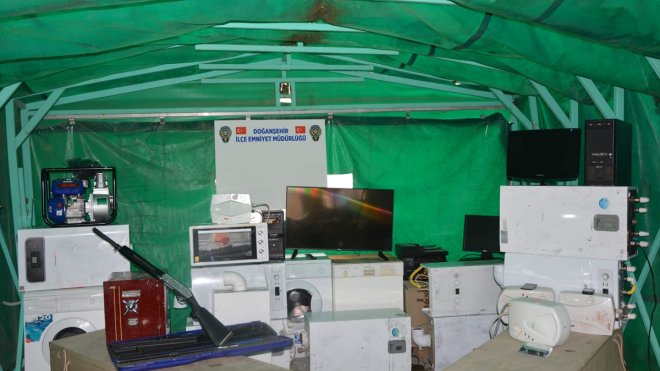 Deprem bölgesi Malatya'da 3 hırsızlık zanlısı gözaltına alındı