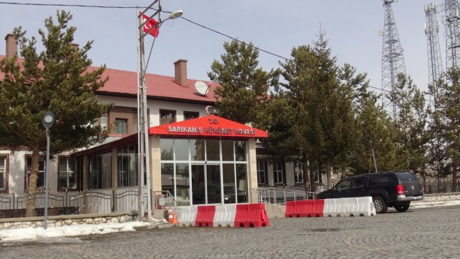 Depremlerde Gaziantep'te yıkılan bir binanın müteahhidi Kars'ta yakalandı