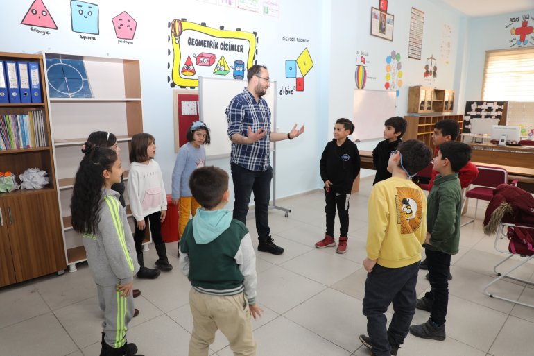 Depremzede çocukların yaraları Ağrı