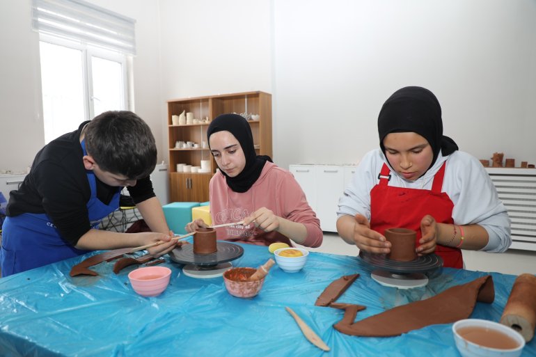 Depremzede çocukların yaraları Ağrı