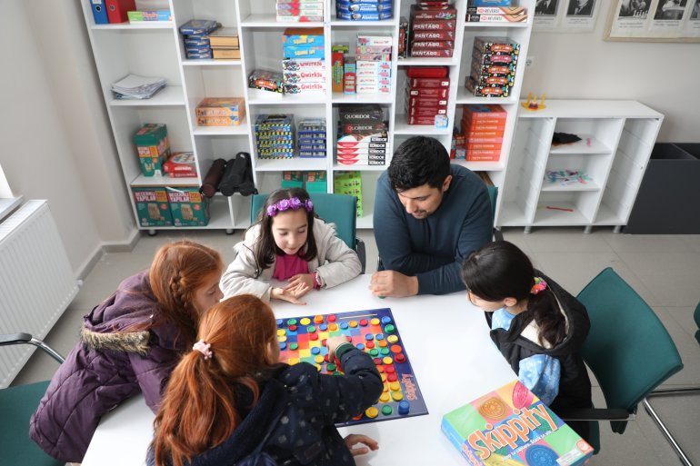 Depremzede çocukların yaraları Ağrı