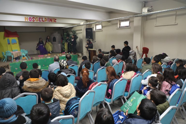 Depremzede çocukların yaraları Ağrı