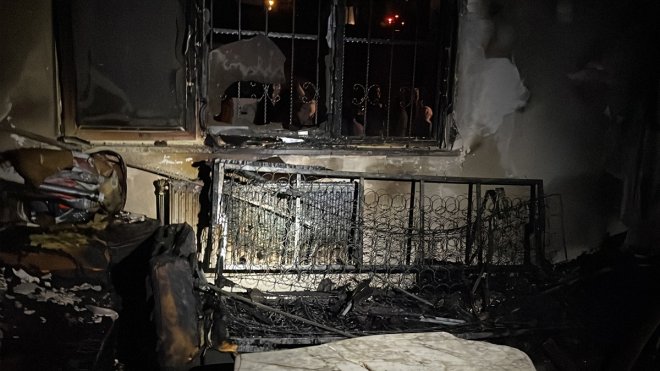 Elazığ'da bir kişi evini ateşe verip bıçakla kendini yaraladı