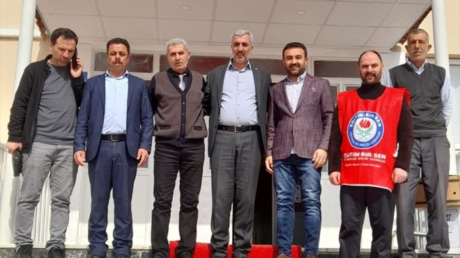 Elazığ'da depremzede öğrencilere yardım
