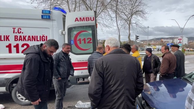 Elazığ'da otomobilin çarptığı kişi yaralandı