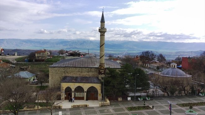 Elazığ'ın tarihi Harput Mahallesi'nde asırlık camiler ramazana hazır