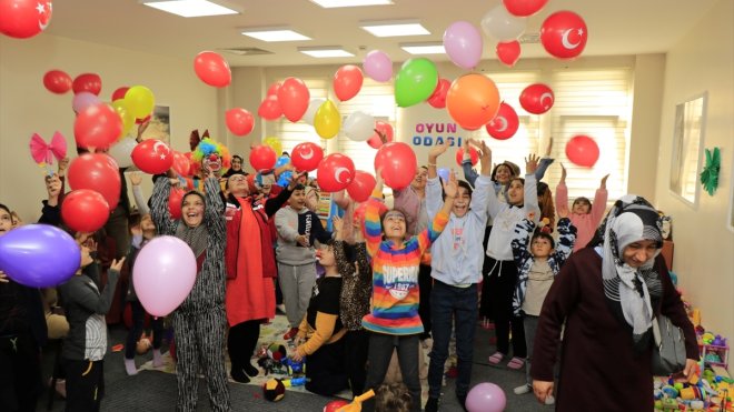 Erzincan'da çocuklarda depremin izleri oyunlarla silinmeye çalışıyor