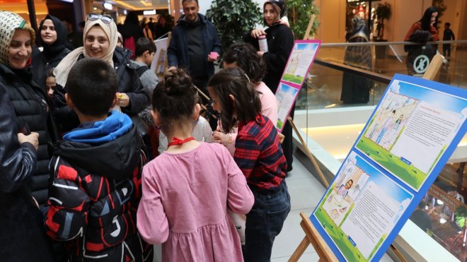 Erzincan'da öğrenciler yazdıkları kitaptan elde edilecek geliri depremzedelere gönderecek