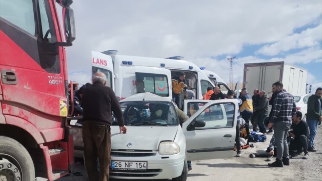 ERZİNCAN - Trafik kazasında depremzede aileden 1 kişi öldü, 5 kişi yaralandı1