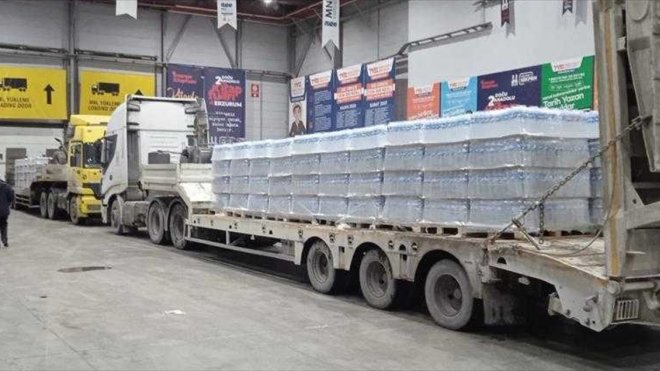 Erzurum Büyükşehir Belediyesinin deprem bölgesine yardımları sürüyor1