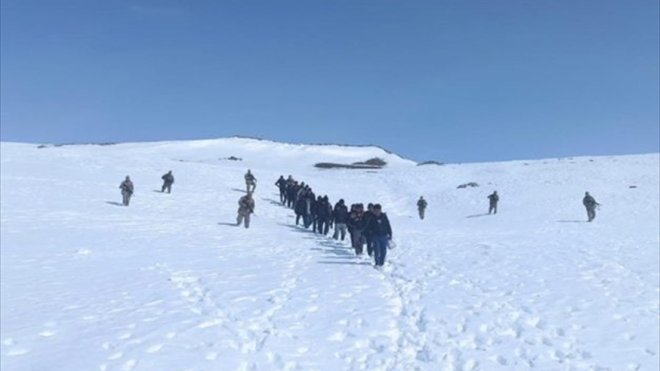 Erzurum'da 20 düzensiz göçmen yakalandı