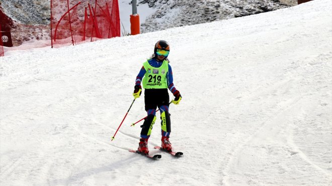 Erzurum'da 'Kayak Türkiye Birinciliği Alp Disiplini Yarışları' başladı