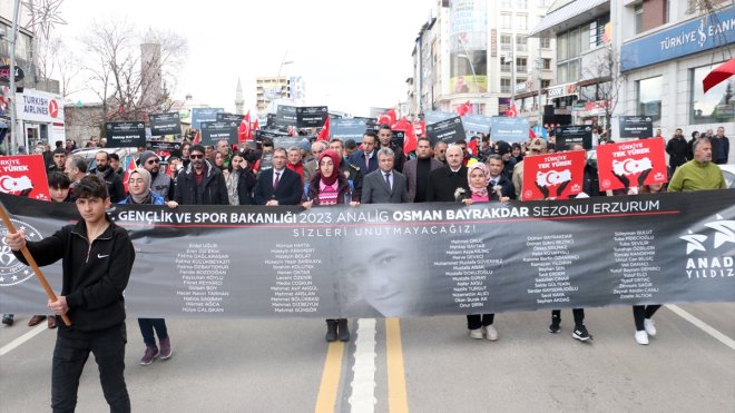 Erzurum'da, Kayak Türkiye Birinciliği Alp Disiplini Yarışları'nın kortej yürüyüşü yapıldı