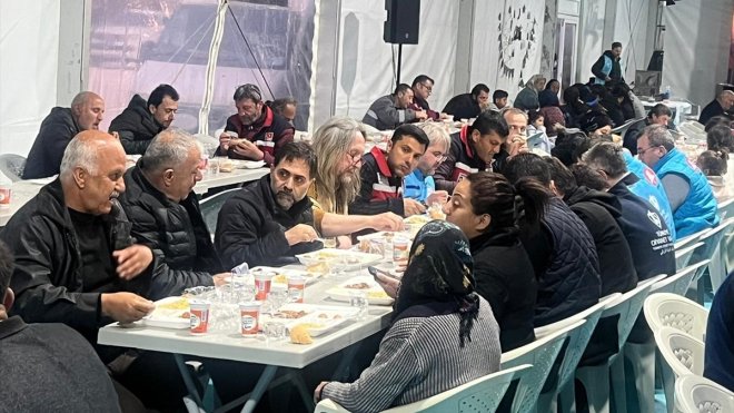 Erzurum'dan depremzedeler için yardım seferberliği sürüyor
