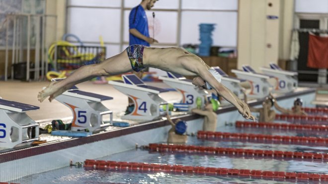 Litvanyalı genç yüzücüler, Avrupa Şampiyonası'na Erzurum'da hazırlanıyor