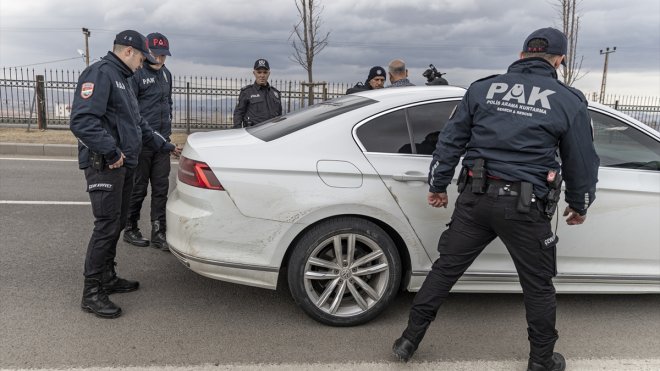 PAK timinin gönüllü "çevik"leri ilk deprem görevlerinde enkazdan 15 kişi kurtardı