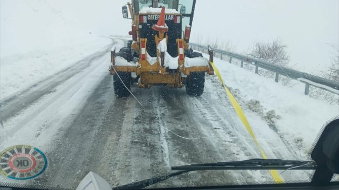 Erzurum'un yüksek kesimlerinde kar etkili oldu