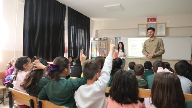 Gürpınar'da öğrencilere sıfır atık eğitimi veriliyor