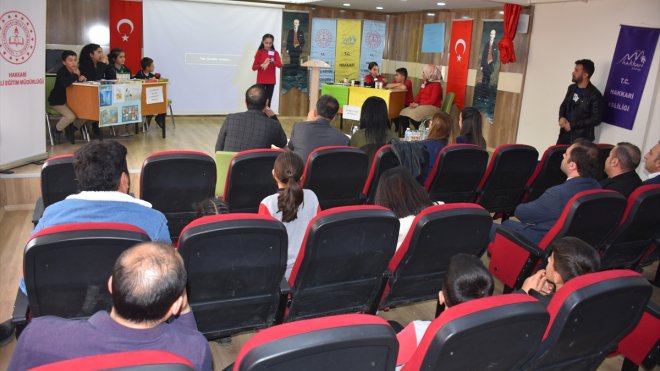 Hakkari'de 'Fikirler Buluşuyor Gelecek Oluşuyor' adlı münazara yarışması düzenlendi