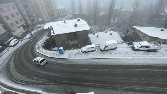 Hakkari'de kar etkili oldu