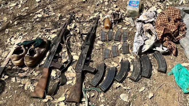 Hakkari kırsalında silah ve mühimmat ele geçirildi