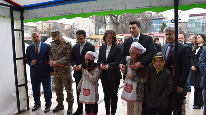 Iğdır'da depremzedeler için kermes düzenlendi