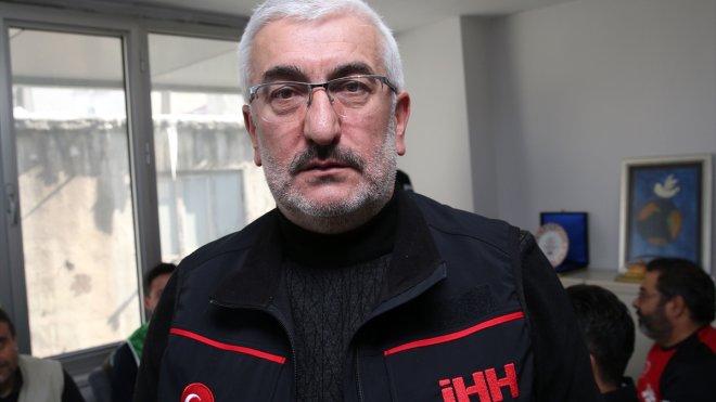 İHH ekipleri depremzedelerin yaralarının sarılması için çalışmalarını sürdürüyor