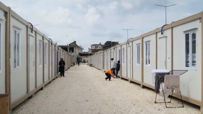 Karmod deprem bölgesine 3 bin konteyner gönderdi