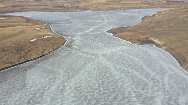 Soğuklar nedeniyle Kars'ta buzla kaplı göletlerde henüz çözülme yaşanmadı