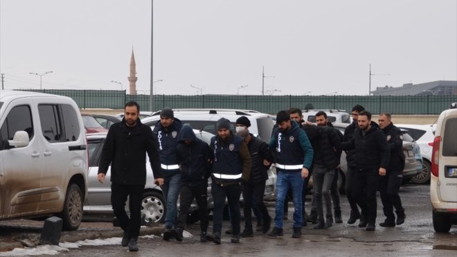 Kars'ta kombi hırsızlığı yaptıkları iddia edilen 4 sıhhi tesisatçı tutuklandı