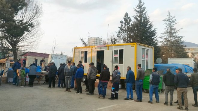Keçiören Belediyesi'nin Kahramanmaraş'taki aşevinde 3 öğün yemek dağıtılıyor