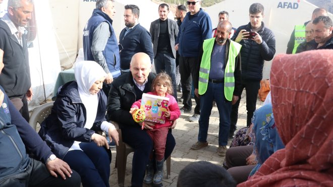 Bakan Karaismailoğlu, Malatya'da depremzedelerle bir araya geldi