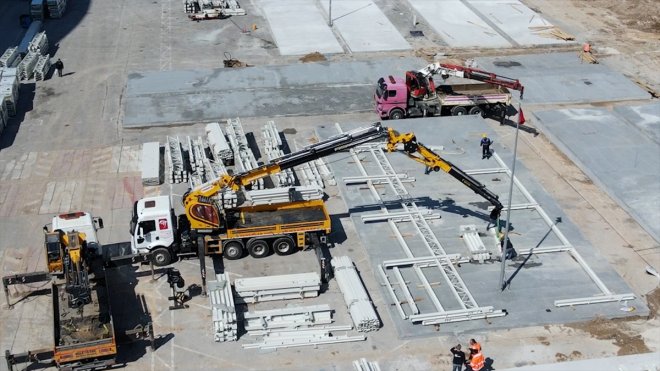 Bakan Kurum'dan Malatya'da yapımı süren geçici iş yerlerine ilişkin paylaşım: