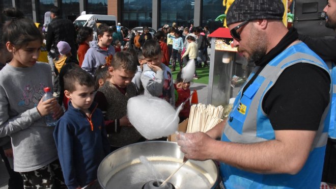 Malatya'da depremzede çocuklar eğlenceli etkinlikler sayesinde moral buldu