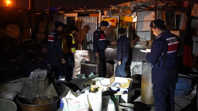 MALATYA - Depremde boşaltılan evlerden hırsızlık yapan 2 şüpheli tutuklandı1