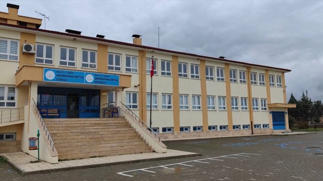 Depremin yıkıma neden olduğu Malatya'nın 8 ilçesinde ders zili yarın çalacak