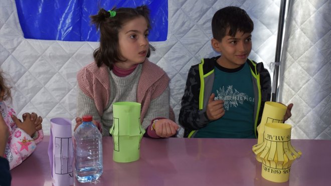 Din görevlilerinden depremzede çocuklara oyun ve eğitim terapisi
