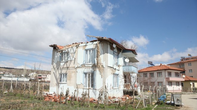 Doğanşehir'de konteyner kent kurma çalışmaları sürüyor