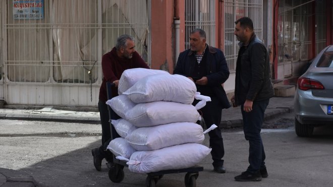 Malatya ekonomisinin can damarı kayısı pazarında hareket başladı