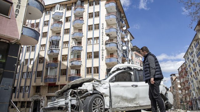 Malatya'da enkaz kaldırma çalışmaları devam etti