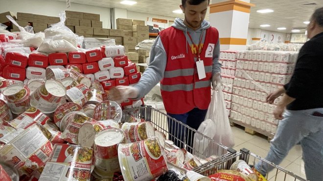 Malatya'daki Kızılay Sosyal Market'ten depremzedelere 45 bin gıda ve hijyen paketi