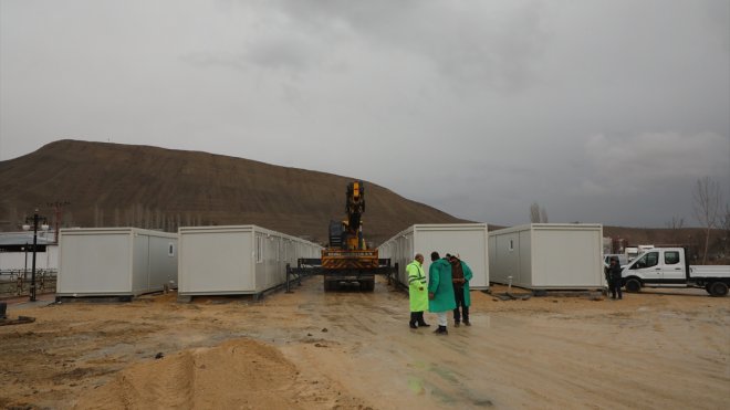 Malatya'nın Darende ilçesinde konteyner kent kurulumuna başlandı