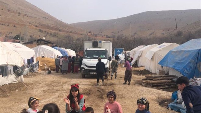 Türk Kızılay mobil sağlık aracıyla depremzedelere sağlık hizmetini sürdürdü