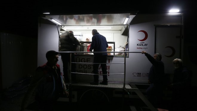 Yabancı üniversite öğrencileri Malatyalı depremzedelere gönüllü yardım ediyor