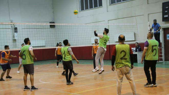 Malazgirt'te kurumlar arası voleybol turnuvası başladı