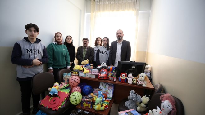 "Acılar paylaştıkça azalır" diyerek depremzedeler için seferber oldular