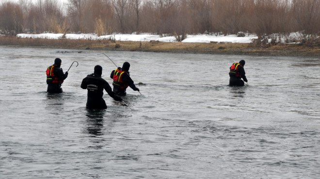 Araca "intihar" notu bırakıp kaybolan kişi 18 saat sonra kahvehanede bulundu