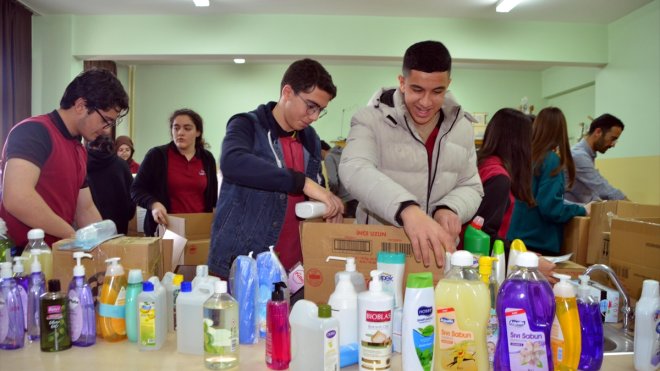 Muş'tan deprem bölgesine yardımlar sürüyor