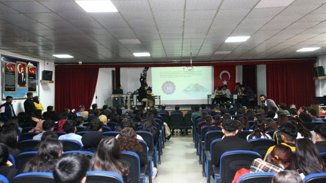 Özalp'ta liselerarası bilgi yarışması düzenlendi